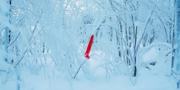 冰雪世界一抹红到底是什么歌？